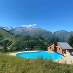 Guzet-pyrenees-pied Des Pistes *