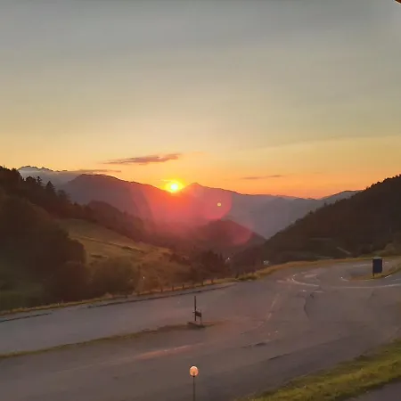 Guzet-pyrenees-pied Des Pistes Ustou