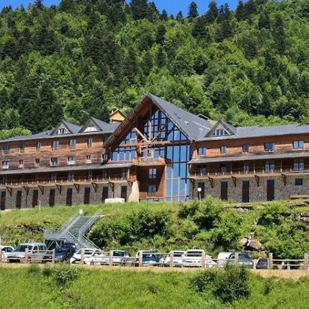 Guzet-pyrenees-pied Des Pistes * Ustou