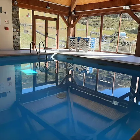 Guzet-pyrenees-pied Des Pistes